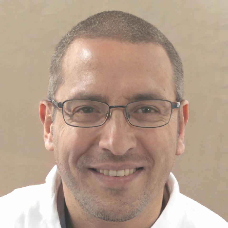 Portrait de Cyprien Dubois, consultant en conformité réglementaire